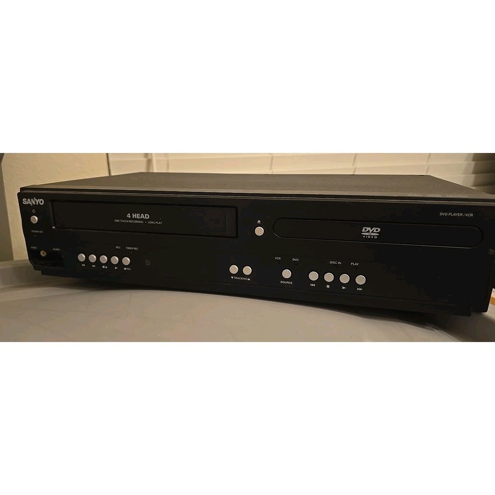 Sanyo FWDV225F VCR/DVD Combo Player Video Cassette Recorder No Remote TESTED